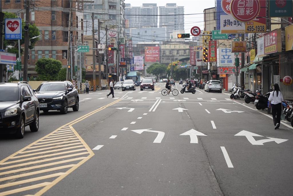 南桃園民族路4路口改「偏心左轉」直行車不卡關
