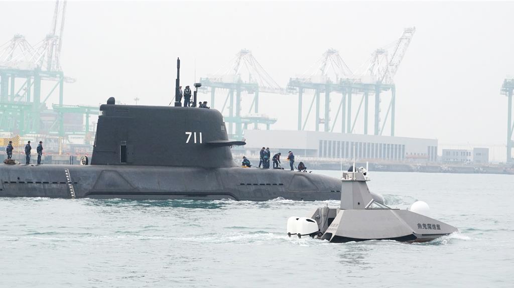 海鯤號遭爆無錨出海  顧立雄最新回應了  否認海軍司令唐華「被拔掉」