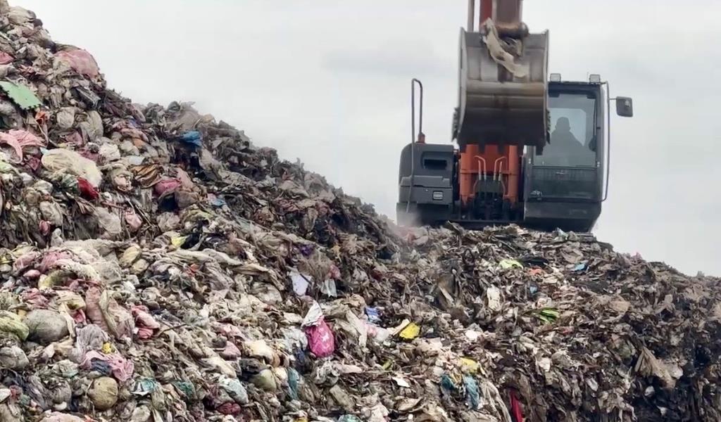 花蓮垃圾場大火燒出8萬噸垃圾危機 今年3度起火 濃煙飄散市區