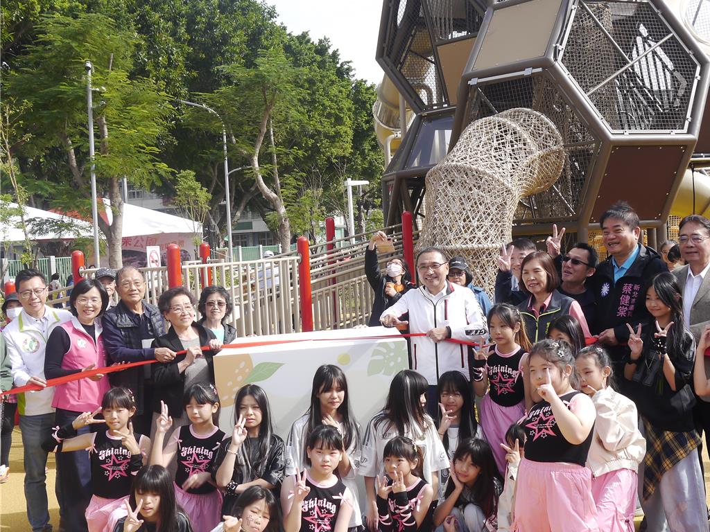 菜園、雜樹林變身新莊快樂公園 蜂巢主題遊戲塔供親子同樂