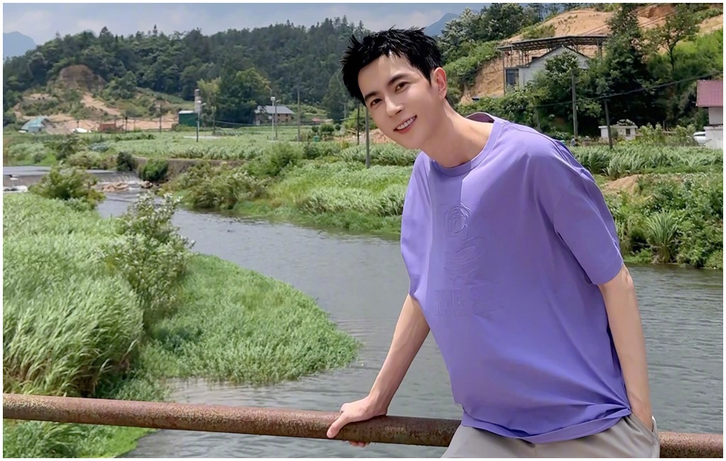 于朦朧倫敦紀念椅落成!銘牌悼「才華洋溢且善良」