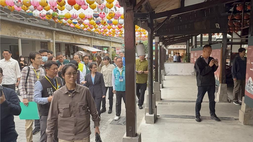 蕭美琴承諾兌現 訪雲林萬得醫院展覽挺地方文化青年