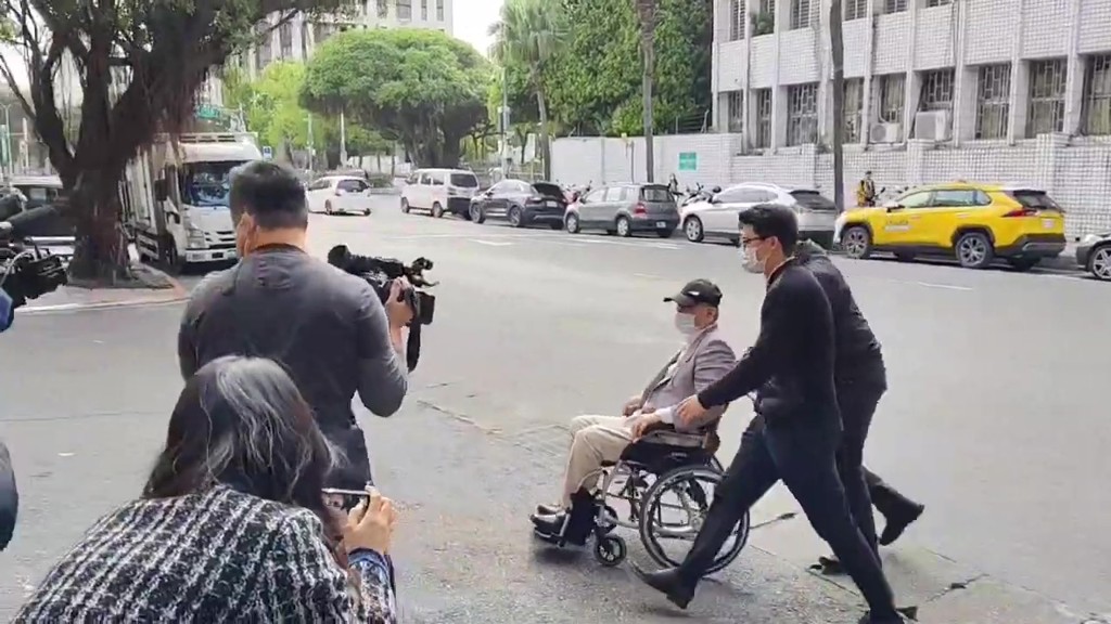 涉主導中石化溢價30億買京華城土地　沈慶京700萬交保