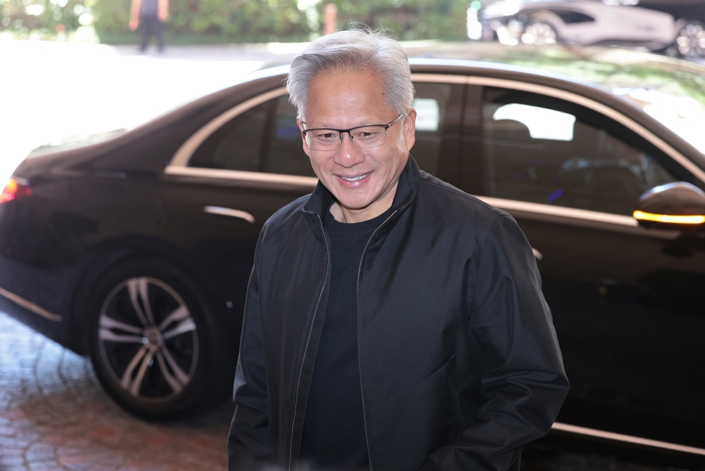 這麼好吃?黃仁勳快閃離台前又來吃內湖這家麵店 霸氣1舉動全場嗨翻