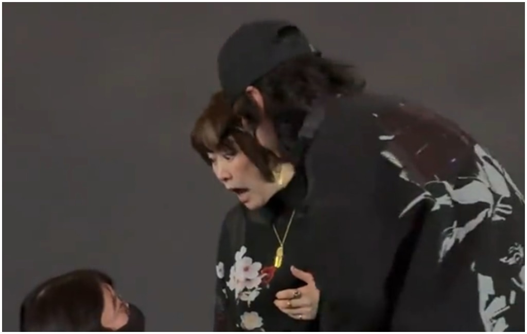 日女歌手被迫中斷上海演出 陸網反應曝光