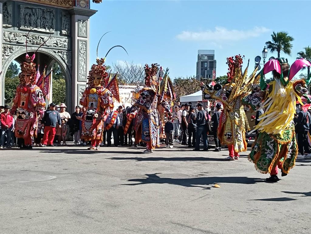 新北林口子弟戲文化節 竹林山觀音寺殿前廣場熱鬧登場