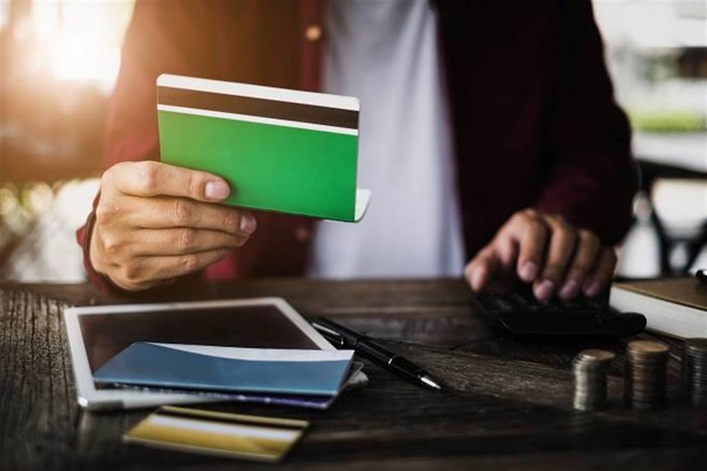 「你被點名查稅」主管下令要她交1資料 社會人秒懂喊別給：快離職