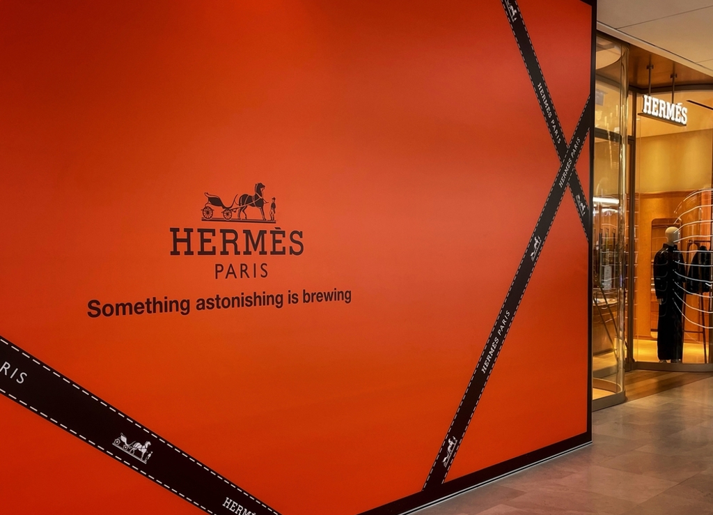 愛馬仕第五代繼承人遭侵占資產！近5千億財富蒸發 被目擊搭廉航經濟艙