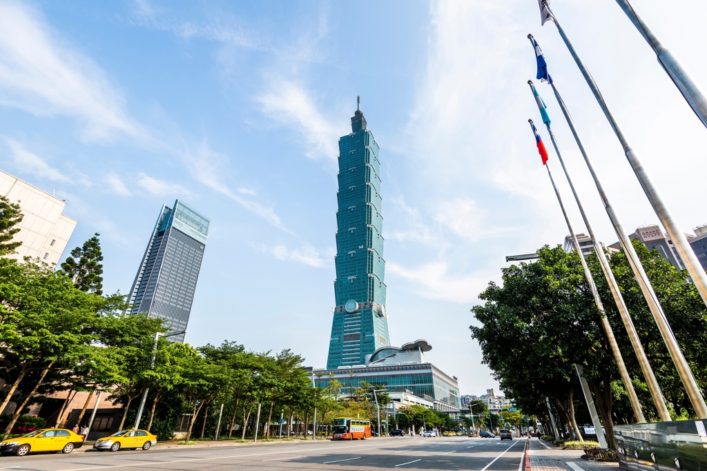 她出國玩手提1物老外瘋問 全場驕傲：全世界只有台灣有