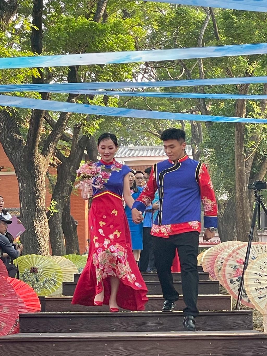 雨豆樹下攜手一生 高雄客家婚禮見證21對新人百年好合