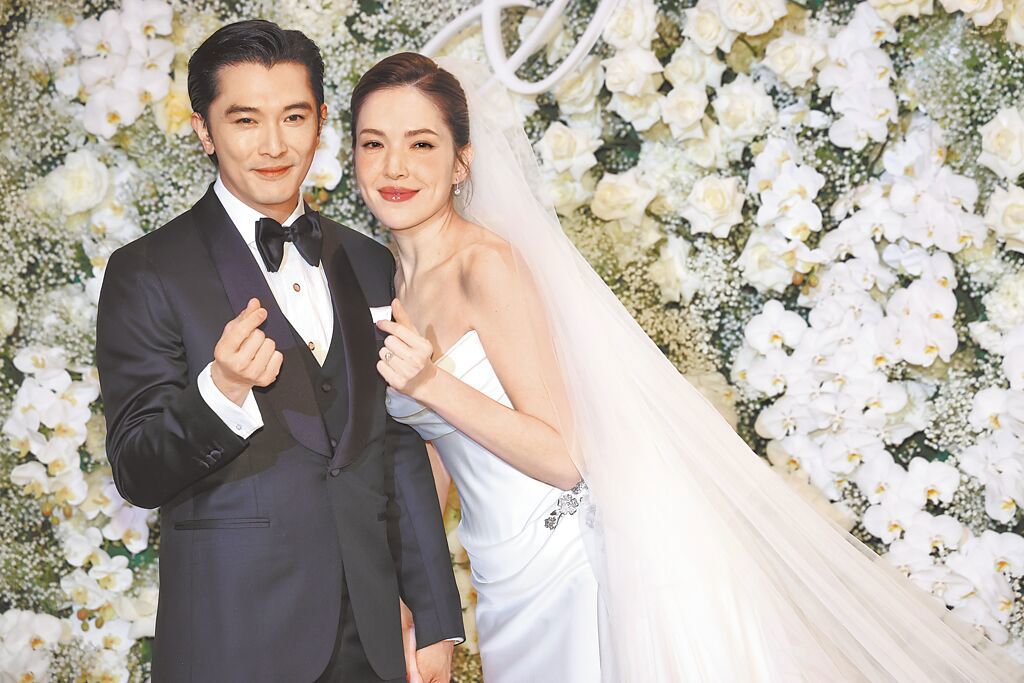 陳怡蓉聽到邱澤誓詞泛淚 轉頭見老公「反差行為」秒熄火