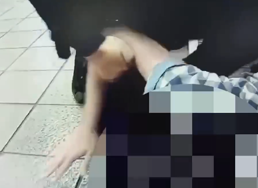 醉漢北捷內強吻外籍女又毆打站長 慘遭保全壓制送辦