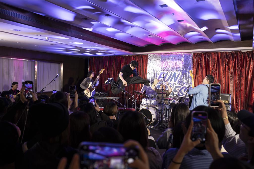 宇宙人開睡衣趴台下全女生！全員臉紅：是不寧靜的夜