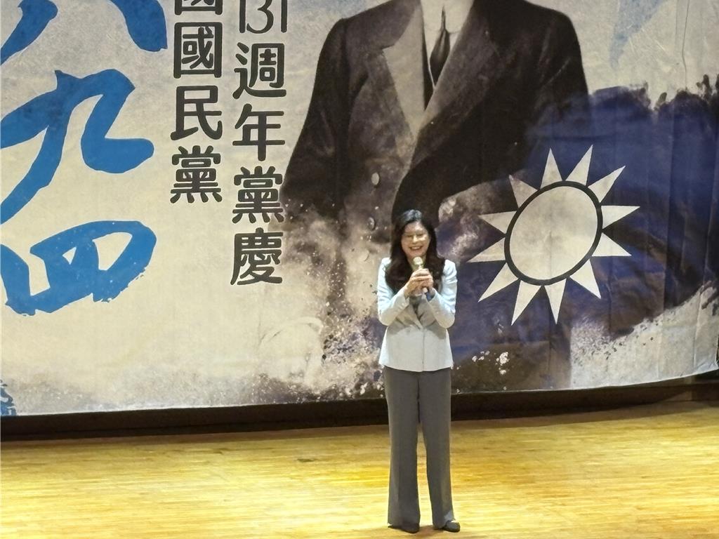 頻頻被蹭?鄭麗文反嗆綠營議員:怎麼不去跟賴清德合照