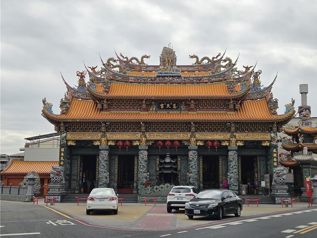 屏東歸來慈天宮春節大放送 連擲20聖筊獎金300萬元