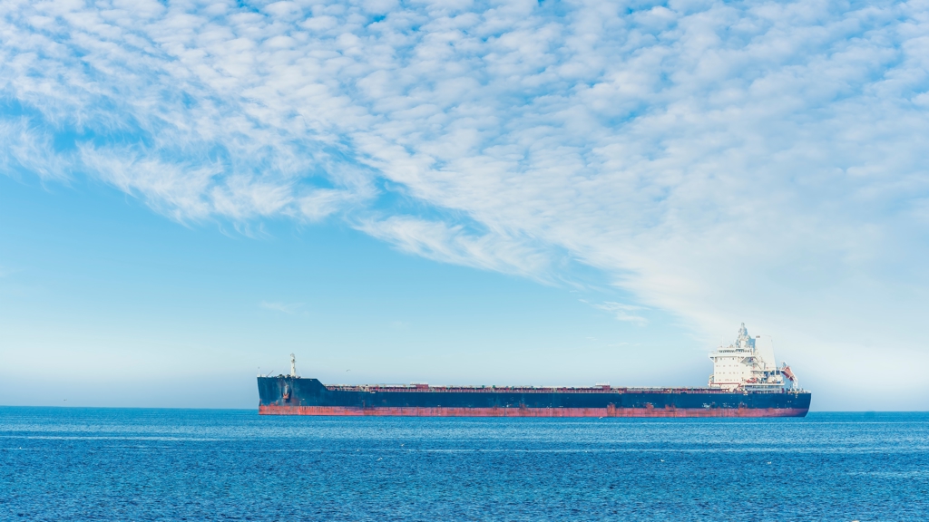 黑海驚爆!烏軍無人艇炸癱俄影子艦隊兩油輪