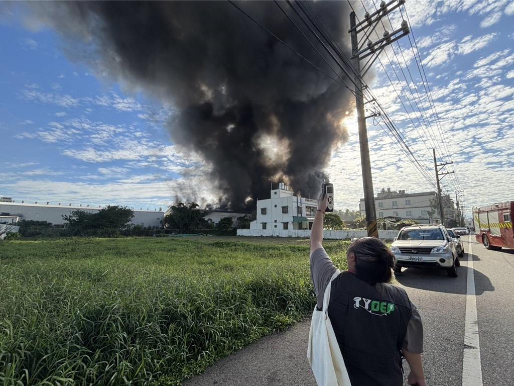 桃地下工廠大火黑煙蓋天！環保局出手：最高罰2000萬