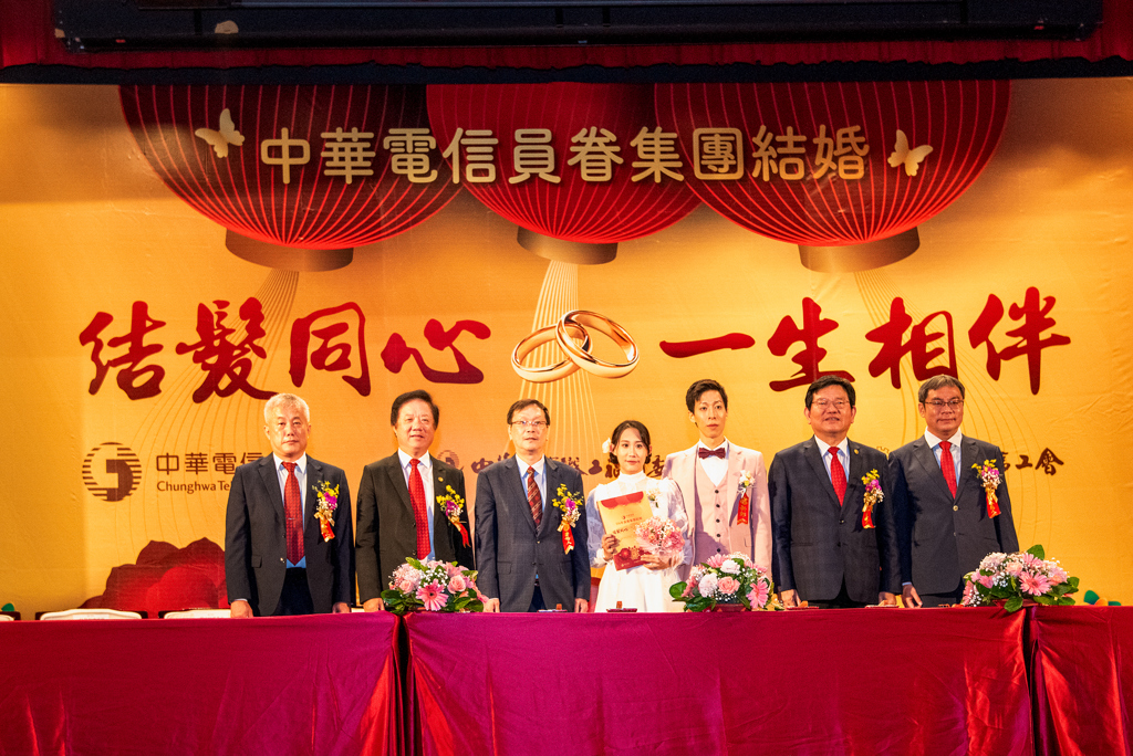 董座送年末大禮！中華電員工「每月加薪3900元」  再加碼4天假