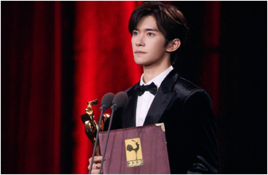 爆金雞影帝內幕?王晶稱易烊千璽「演殘疾角色比較容易拿獎」
