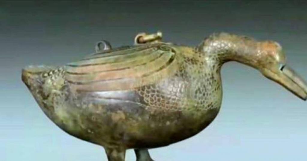 花百萬買「鴨子」遭女兒疑假貨  鑑寶專家：你先站穩！價值跌破眼鏡