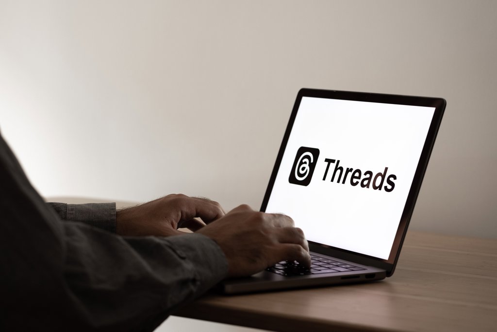 前反骨艾瑞絲鎖定洋男 留言「下面呢?不拍嗎」挨轟