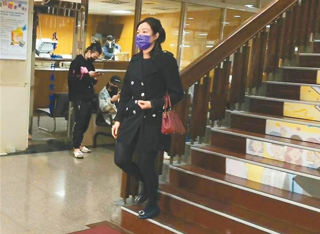 「華爾街女神」爭產鎚殺姑姑   母偽造1.2億本票遭起訴