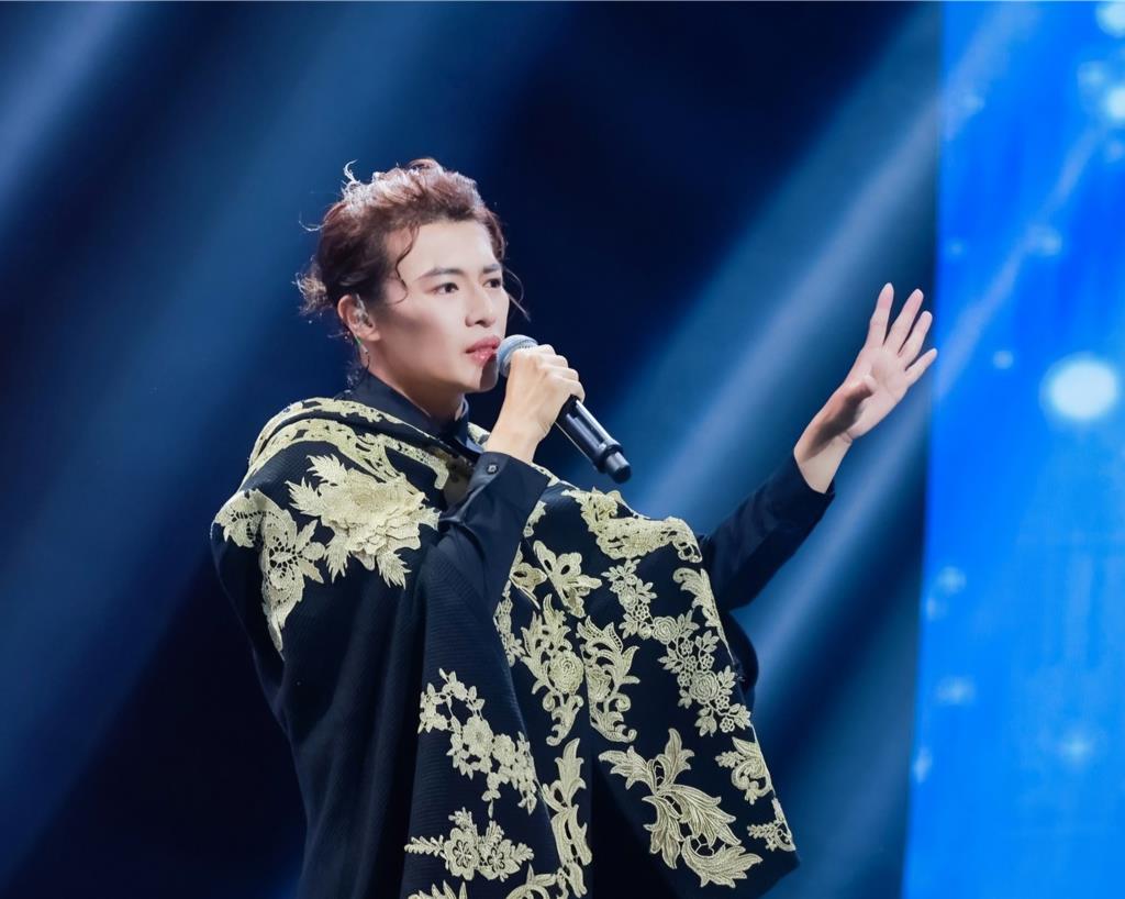 男歌手赴陸參賽超心酸　後台遭霸凌「聲音很鳥」