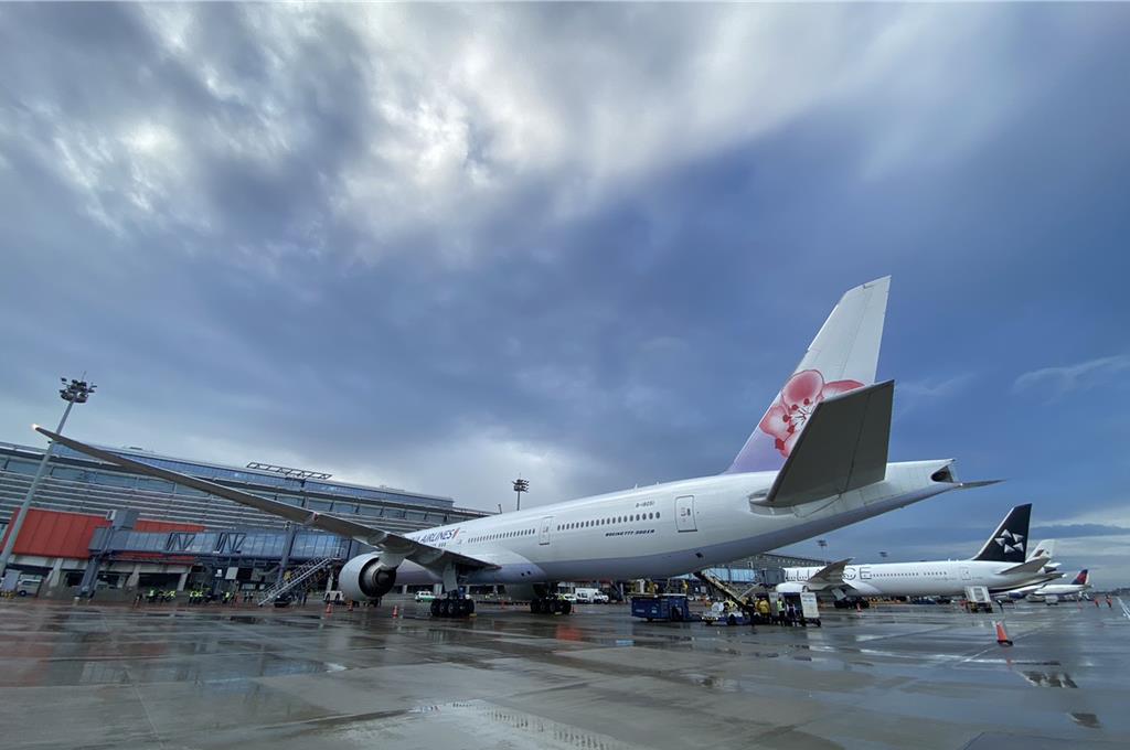 桃機北登機廊廳試營運 旅客直呼科技感十足、舒適寬敞