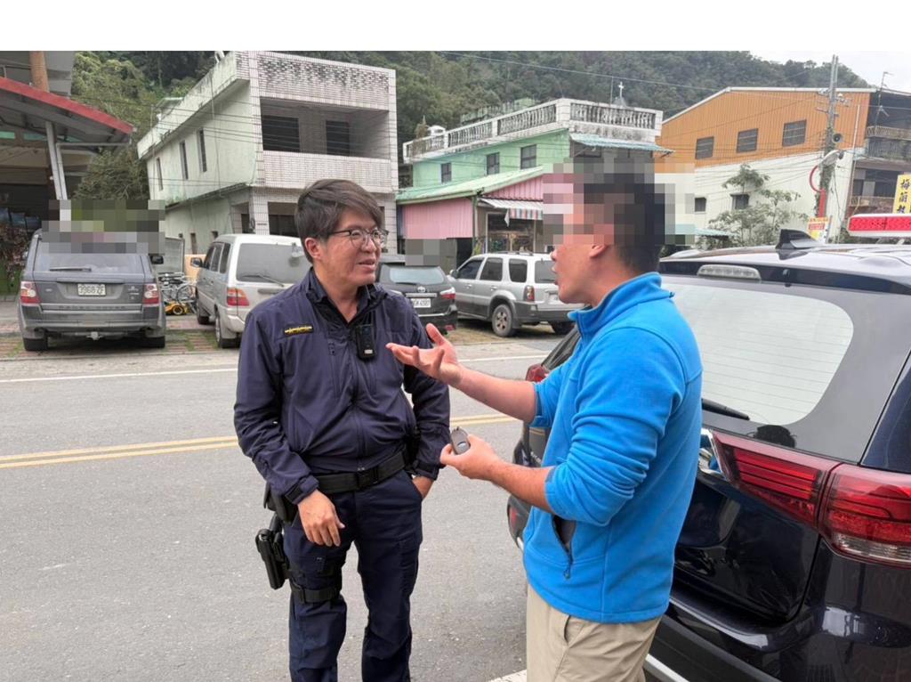車鑰匙掉落山坡難取回 南橫遊客受困警方動員助尋回
