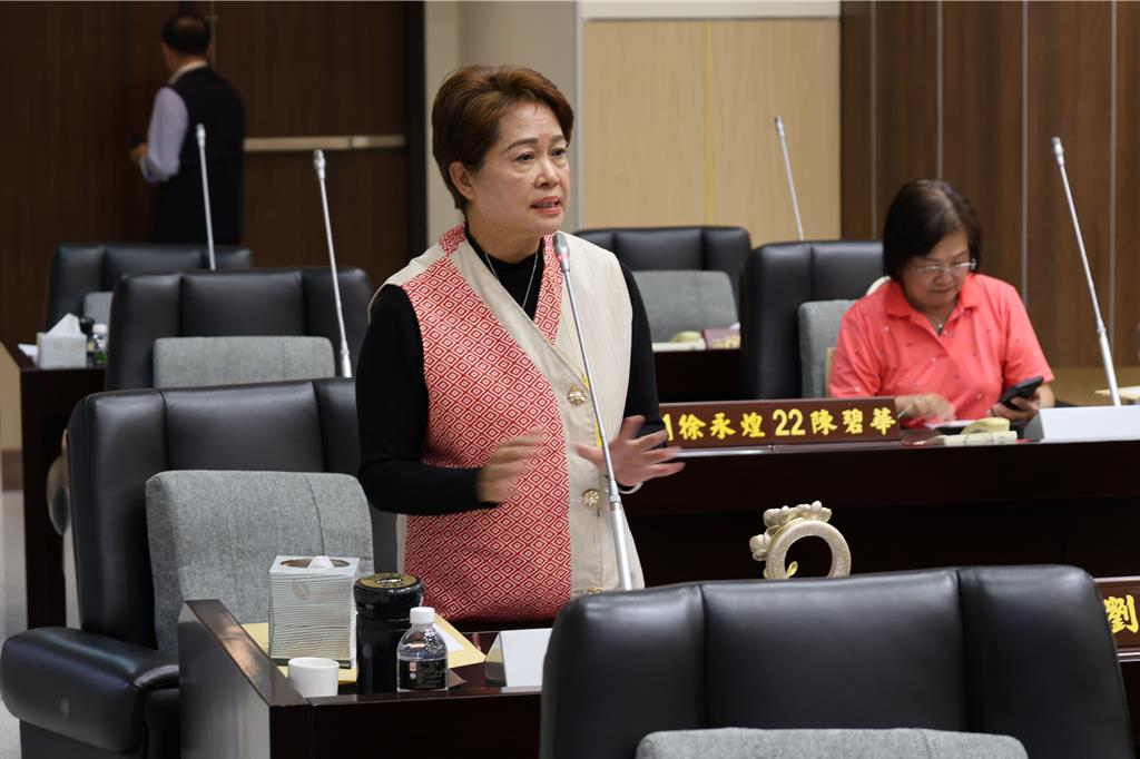 原民議員為都會區原民文健站爭取接駁巴士  鍾東錦同意研擬