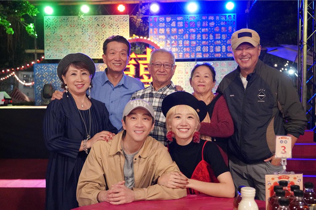 陳漢典、LuLu見習婚禮甜蜜喝交杯酒!雙方家長都來了