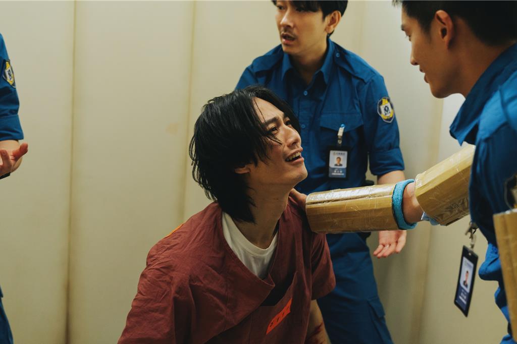 李英宏失控暴走狂撞牆！陳澤耀突入「鬼滅」模式二次元招式神救援