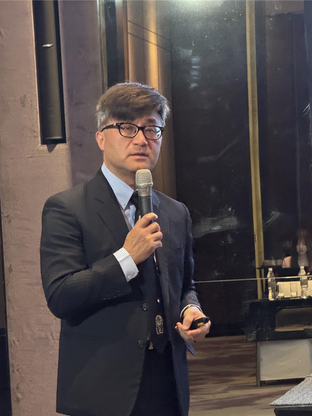 台股2026年「微笑曲線」 陳奕光：台股有機會挑戰3萬4千點