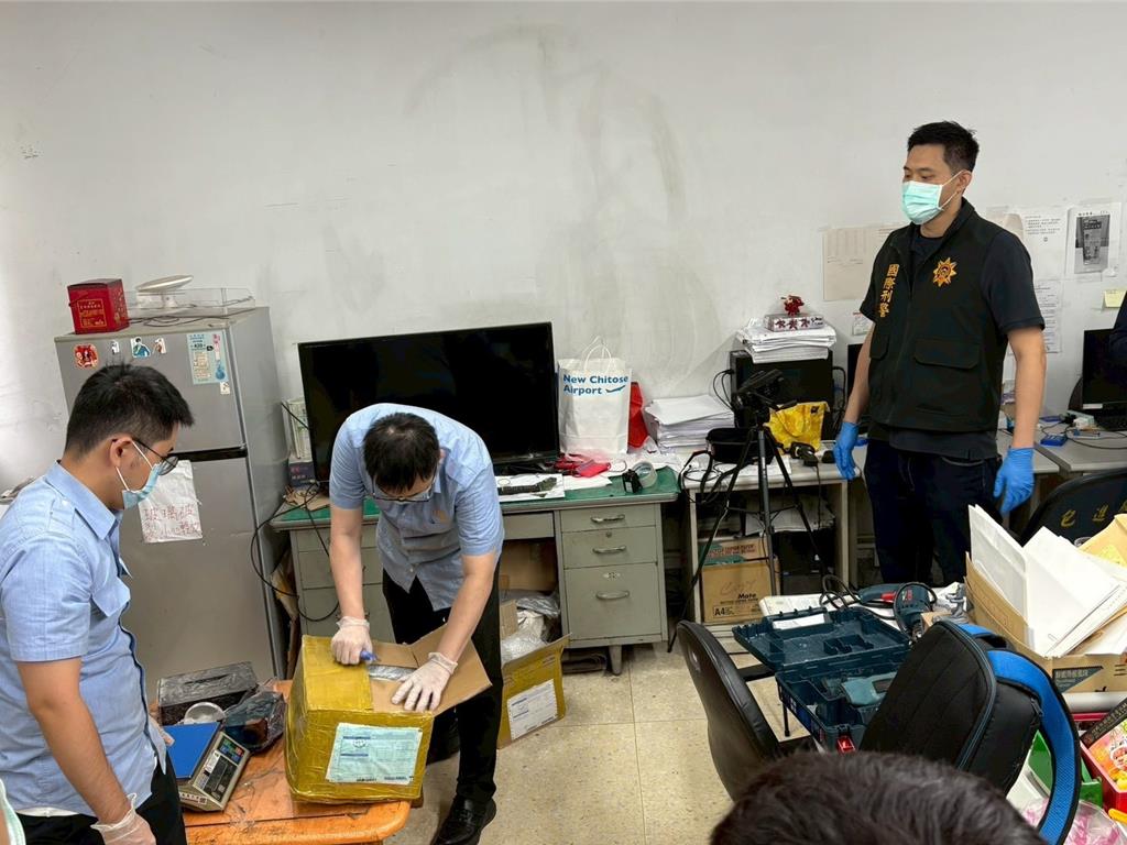 越南進口藝術燈夾藏52塊海洛因磚 3名泰籍私梟來台領貨遭逮