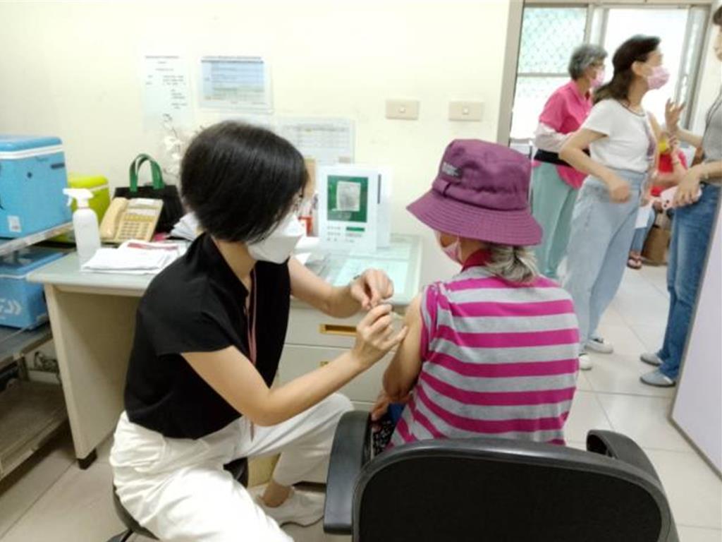 竹縣鼓勵長者打新冠疫苗 接種送百元禮券 限時開跑