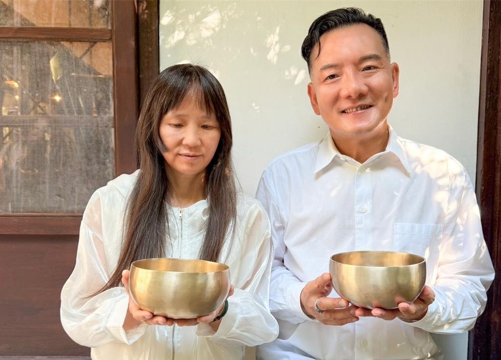 吳克群忙到身心緊繃出代誌　急求救頌缽大師田定豐調頻