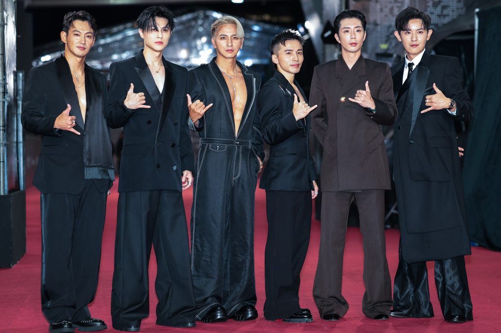 王子爆偷吃停工1個月!隊友突曬合照引熱議