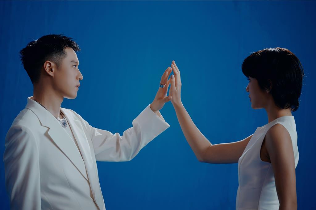 周湯豪與泰國初戀臉女神看對眼 深情互動畫面曝光