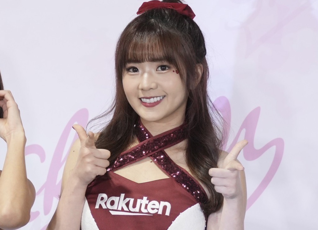 啦啦隊女孩「邊化妝邊開車」追撞　剛買3個月下場慘