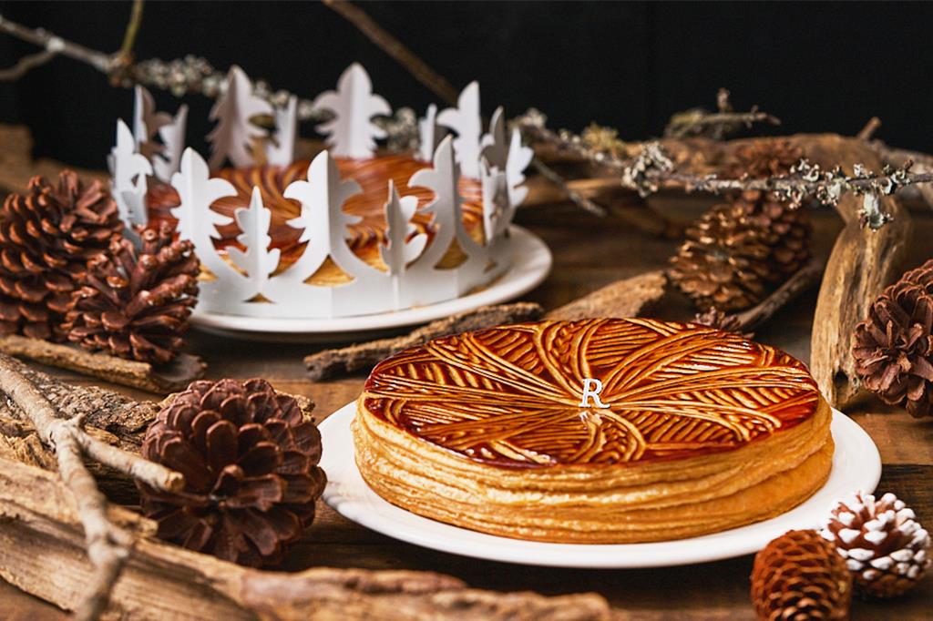 特製的手工 10 吋國王派,以金黃千層派皮層層堆疊,內餡口感豐富。(台北士林萬麗酒店提供/吳娮翎台北傳真)