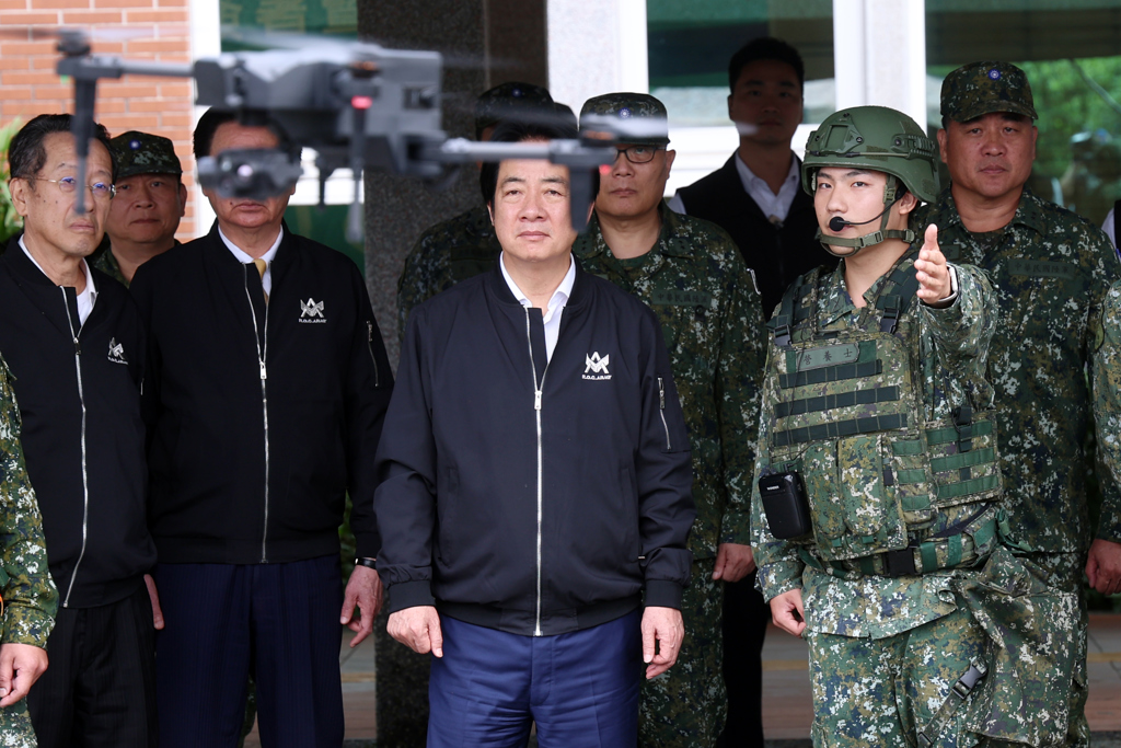 教召學新裝備「無人機操作」?退將糾正賴:不要吹牛