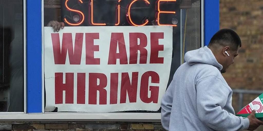 工商社論》由美國的勞動市場發展論青年貧窮問題