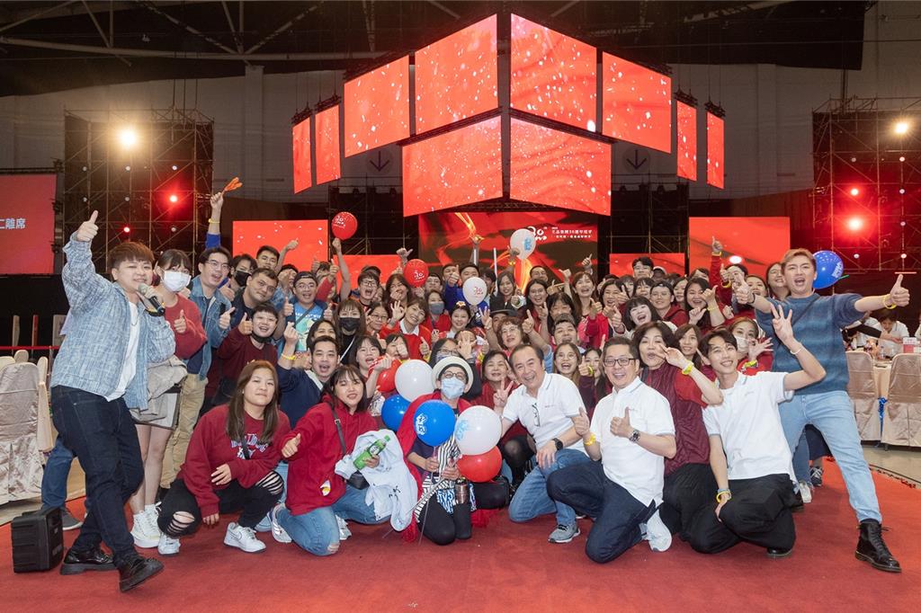 企業尾牙第一槍！王品集團18日登場 席開千桌狂灑千萬