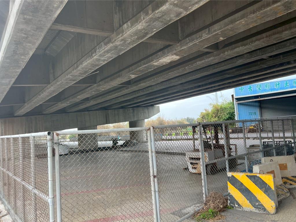 西濱橋下活化 台中大安龜殼里籃球場預計明年中完工