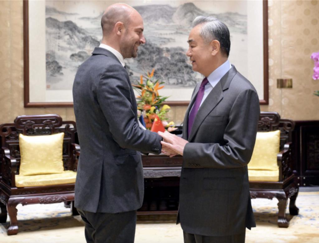 王毅會見法外長:絕不允許日本借台灣問題生事