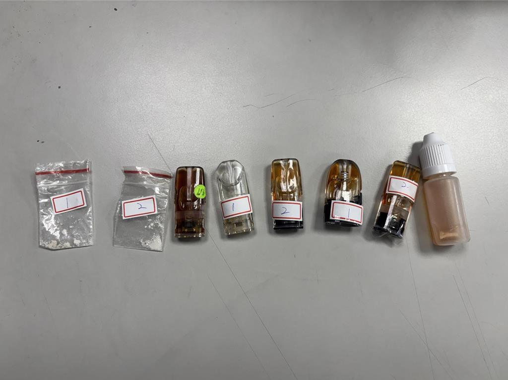 三重違停車藏3名毒犯 後座通緝男心虛狂奔遭壓制