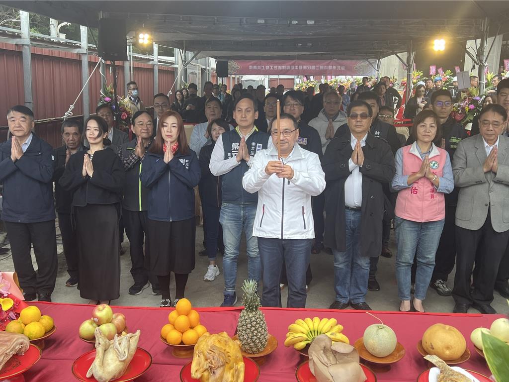 板橋第二運動中心上梁典禮 預計明年10月完工