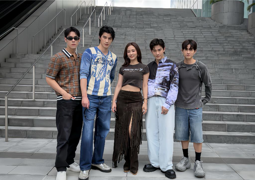 張立昂指揮男公關ATF現場服務！周曉涵1句話全場笑翻