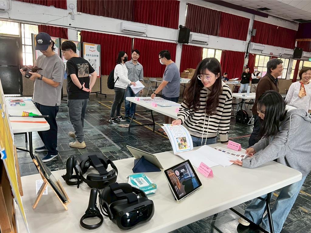 南投特教老師創意爆發 AI繪本、VR情境教材齊亮相