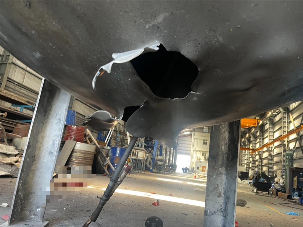 獨家》工廠化學槽結晶體竟產生「撒旦之母」　員工清掃爆炸釀1死